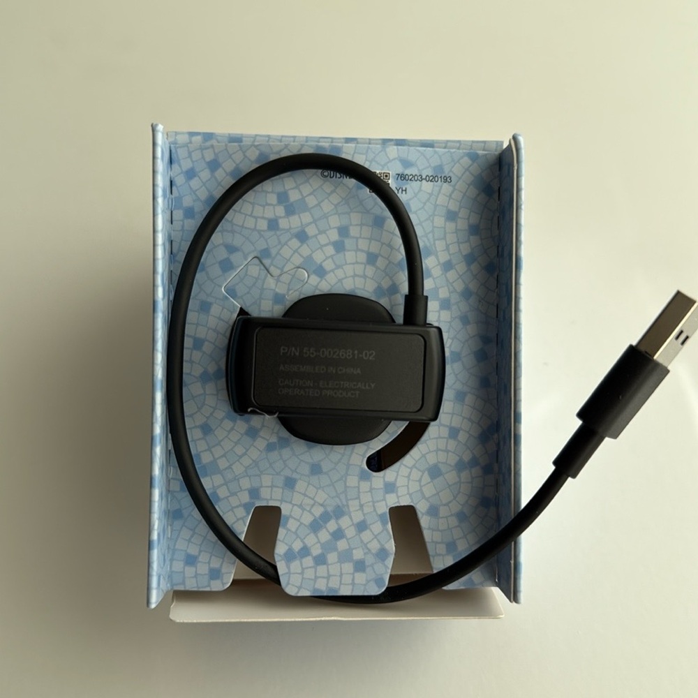 Disney Club 33 MagicBand 2026 Limited Edition - Picture 8 of 8